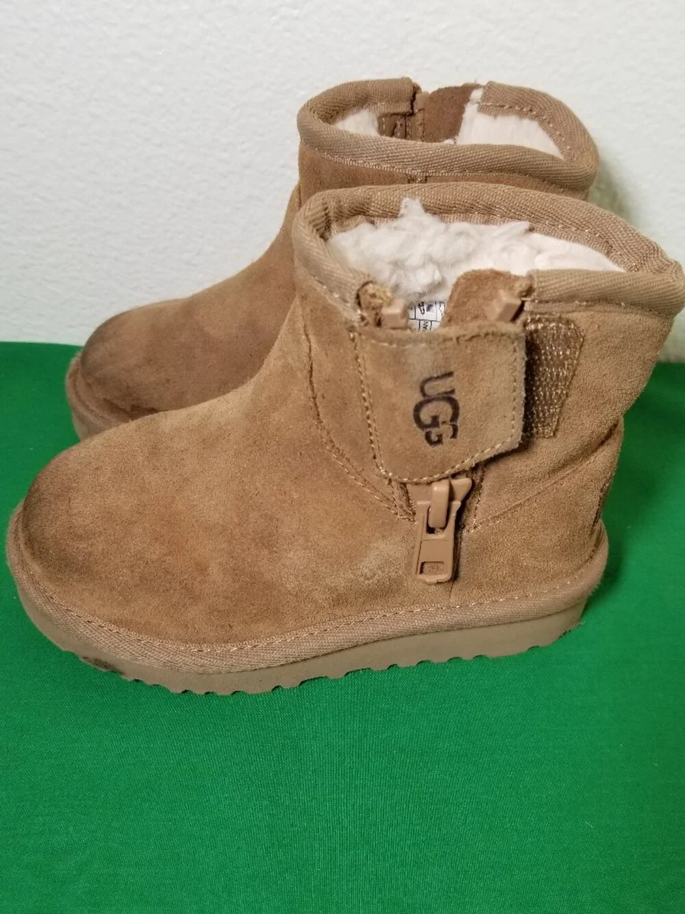 UGG Adri Classic Mini Boot Chestnut Suede Toddler Girls Size 8